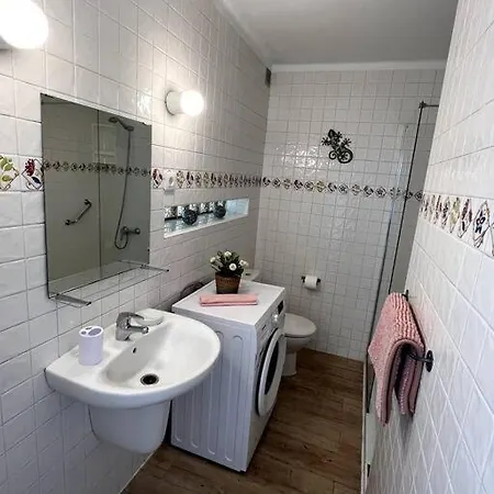 Casa Perdy, Beautiful 1 Bedroom With Communal Pool Apartment